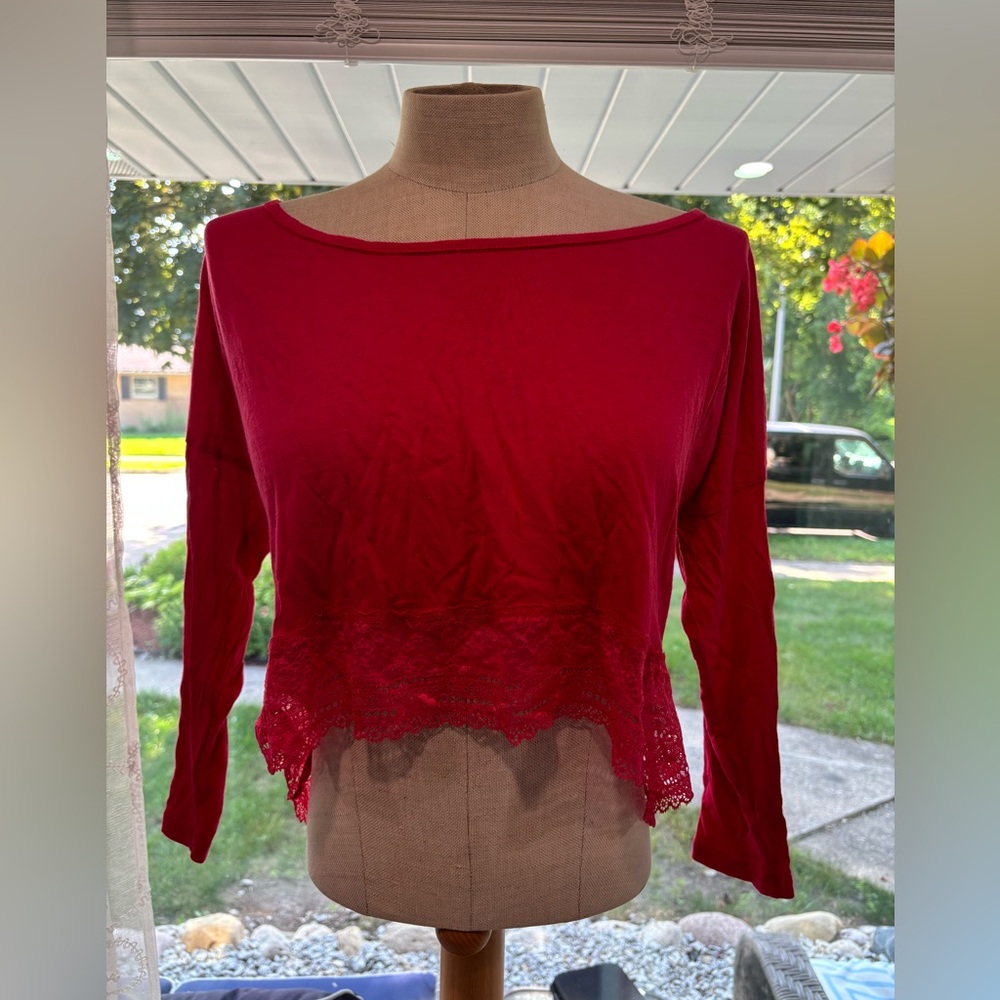 Abercrombie Lace Hem Long Sleeve Tee in Hot Pink